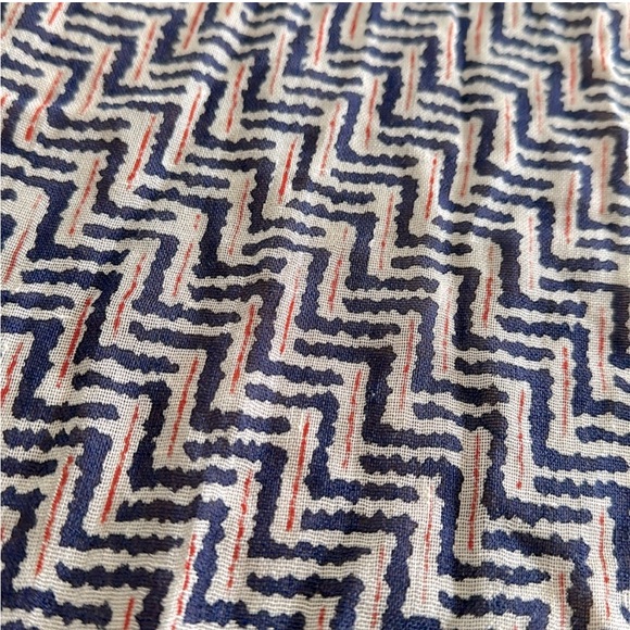 NWT J. McLaughlin Woman’s Scarf OS - Picture 7 of 9